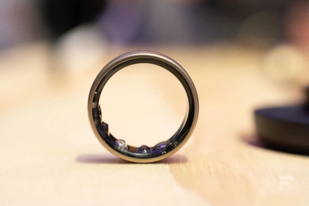 La bague connectée Amazfit Helio Ring // Source : Geoffroy Husson - Frandroid