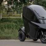 Sous son look original, ce scooter électrique tout-terrain s’adresse à une clientèle improbable