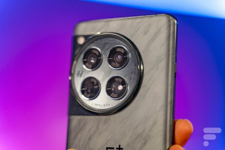 Le OnePlus 12 // Source : Chloé Pertuis pour Frandroid