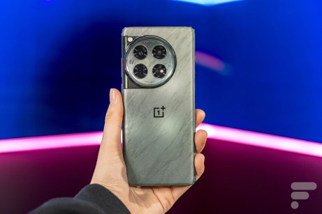 Le OnePlus 12 // Source : Chloé Pertuis pour Frandroid