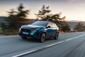 Peugeot E-3008 // Source : Peugeot