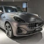 On est montés à bord de la nouvelle voiture électrique de Maserati : performante et plus « abordable » que les thermiques