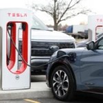 Voici la solution de Tesla pour éviter les bagarres aux Superchargeurs avec les conducteurs d’une voiture électrique concurrente