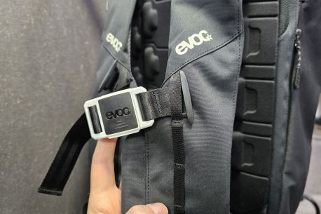 Airbag vélo sac EVOC boucle activation