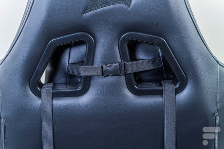 L'attache du coussin haut de la Corsair TC100 Relaxed // Source : Chloé Pertuis - Frandroid