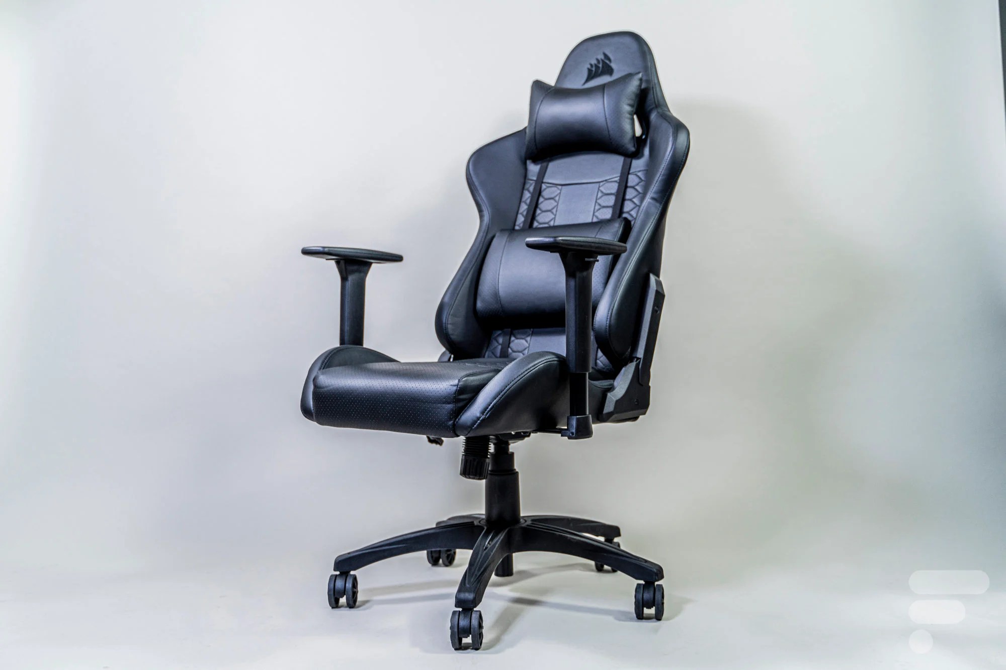 Test du fauteuil Corsair TC100 Relaxed : pas besoin de débourser des milliers d’euros pour une chaise gaming