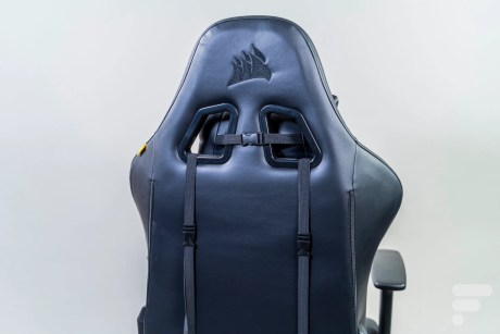 Les attaches des coussins de la Corsair TC100 Relaxed // Source : Chloé Pertuis - Frandroid