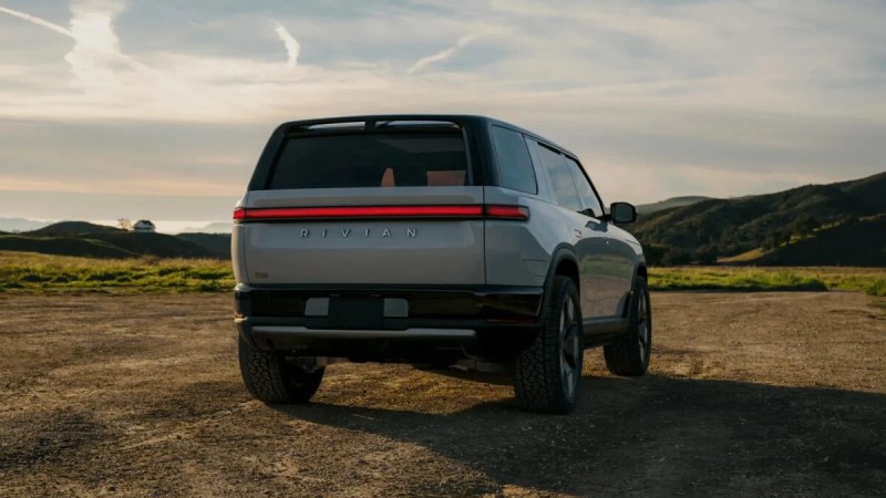 « Les poignées d&rsquo;urgence&nbsp;? C&rsquo;est pour nos techniciens »&nbsp;: l&rsquo;étrange choix de Rivian pour les portes de ses voitures électriques