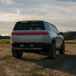 « Les poignées d&rsquo;urgence ? C&rsquo;est pour nos techniciens » : l&rsquo;étrange choix de Rivian pour les portes de ses voitures électriques