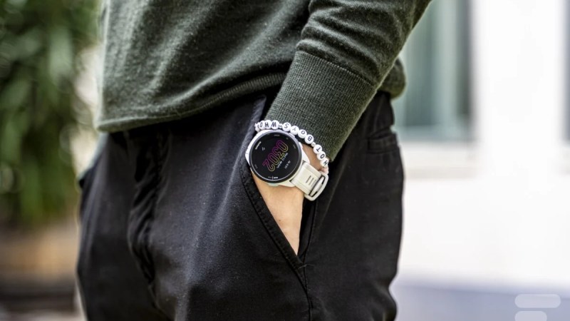 Une montre sportive Garmin à moins de 200 € : la Forerunner 165 avec son écran AMOLED va briller sur votre poignet