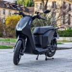 Essai du Vmoto Citi : un scooter électrique urbain ultra agile et maniable