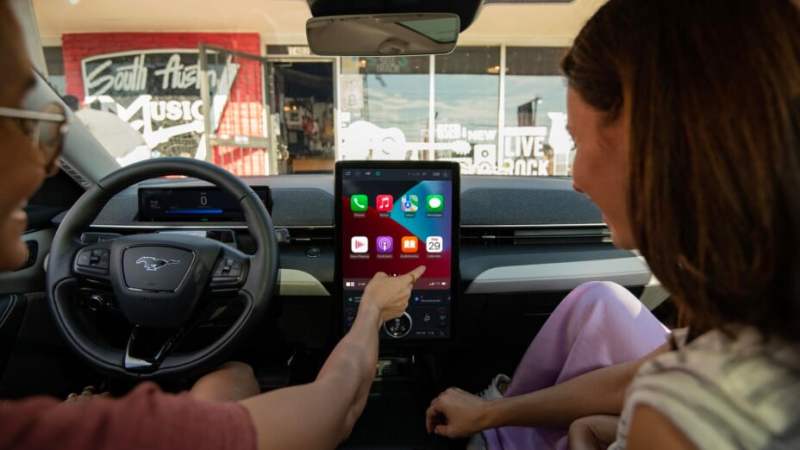 Pourquoi de plus en plus de voitures tournent le dos à Apple et Google : la fin d’une ère Pourquoi de plus en plus de voitures tournent le dos à Apple et Google : la fin d’une ère