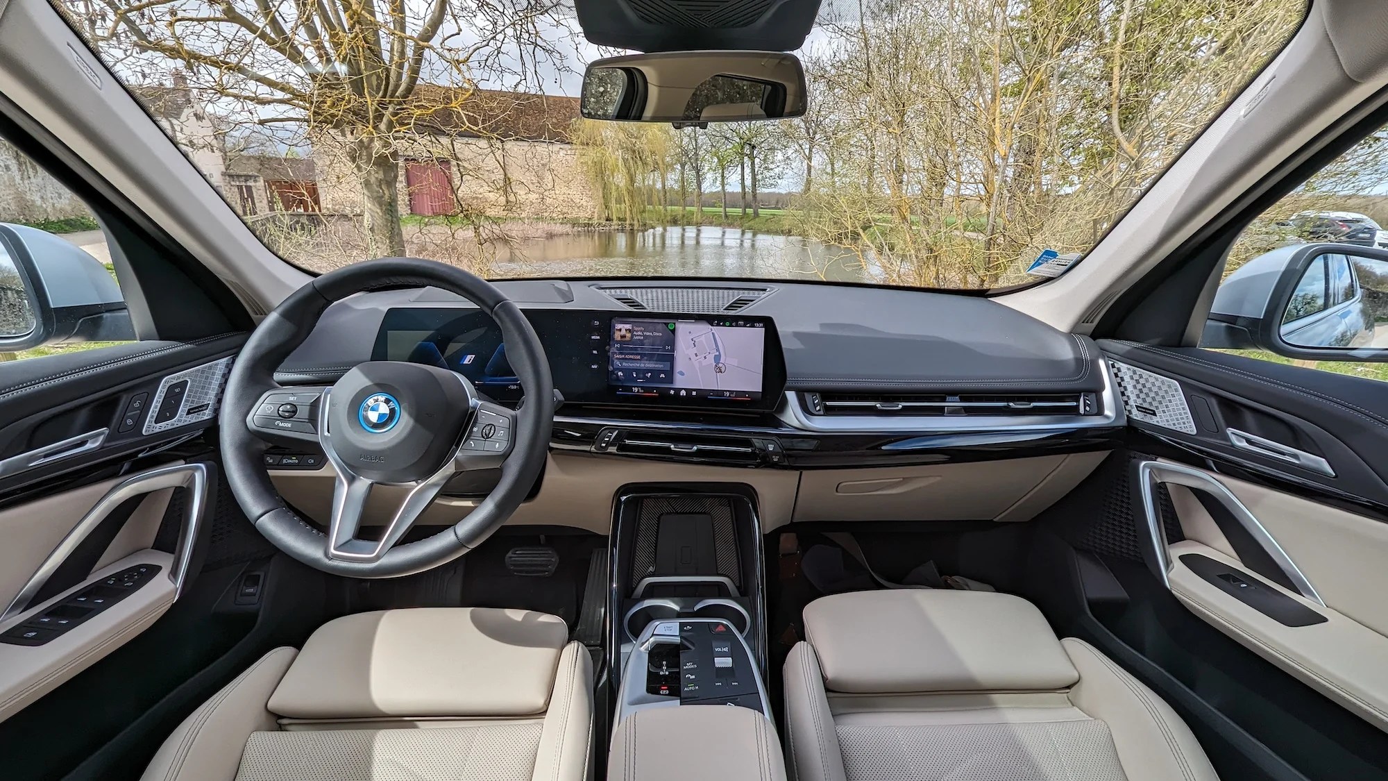 BMW iX1 eDrive20 // Source : Jean-Baptiste Passieux - Frandroid