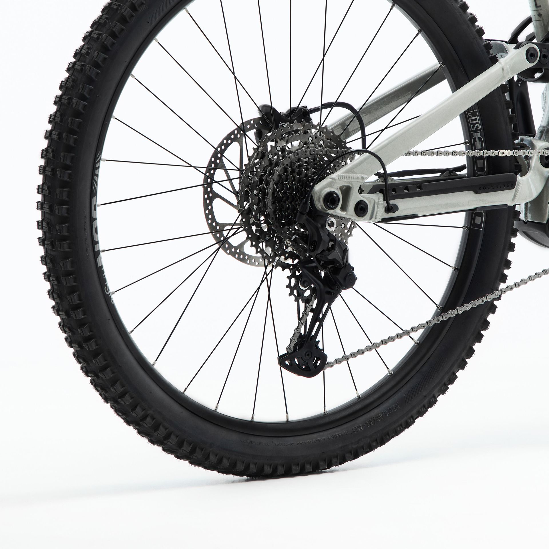 Une transmission Shimano Cues 11 vitesses. // Source : Decathlon