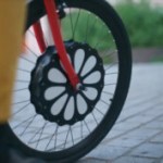 Cette roue électrise votre vélo mécanique en seulement quelques minutes