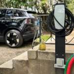 Prise renforcée ou borne de charge : voici le meilleur moyen de recharger sa voiture électrique à la maison