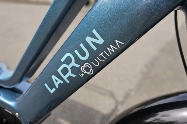 Larrun Ultima logo