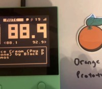 Voici l'Orange FM Prototype, une idée amusante pour la Game Boy // Source : Orangeglo