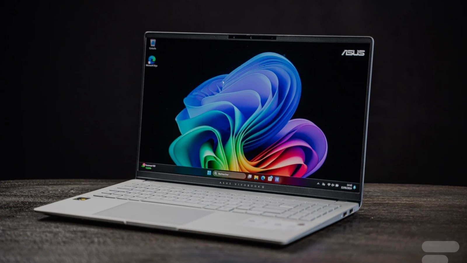 Asus Vivobook S 15：Snapdragon X EliteプロセッサでAIでドープされたこのPCは、その価格の350ユーロを失います