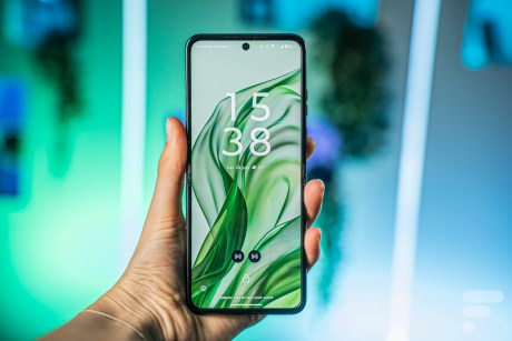 Le Motorola Razr 50 Ultra // Source : Chloé Pertuis pour Frandroid