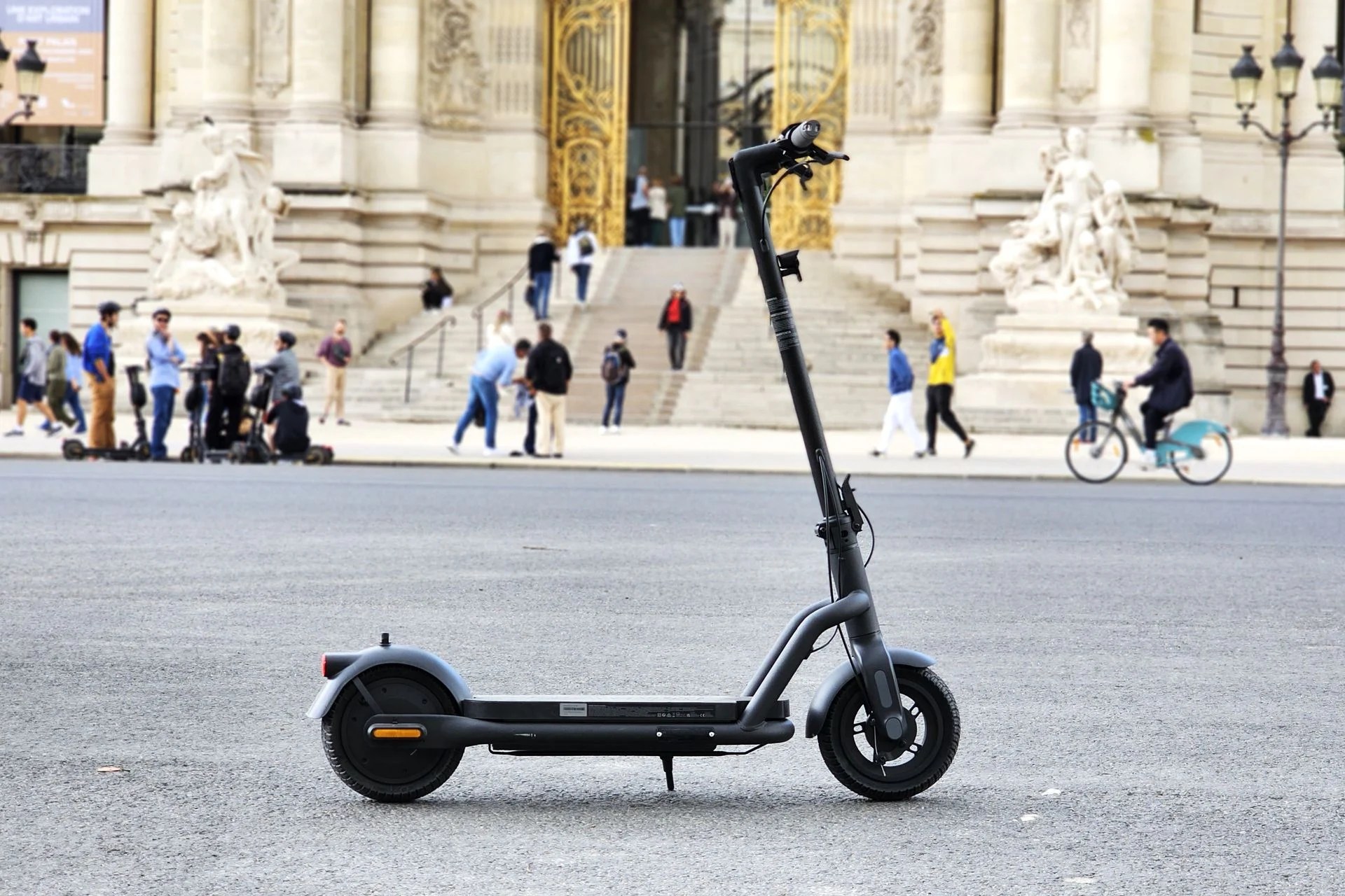 On a roulé avec la Navee N65i : enfin une trottinette électrique pratique à attacher avec un antivol