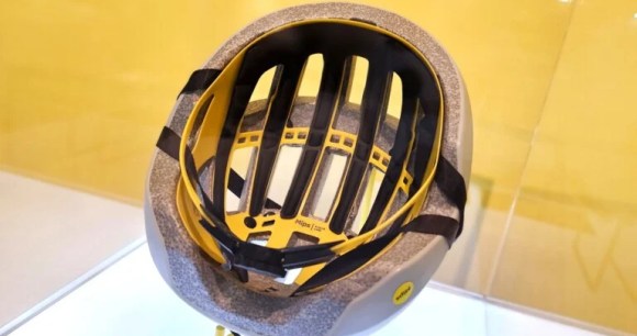 La structure MIPS d'un casque vélo. // Source : M. Lauraux pour Frandroid