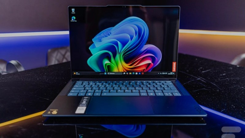 Darty retire 600&nbsp;€ au Lenovo Yoga Slim 7x, un excellent laptop avec un écran OLED et une puce Snapdragon X Elite sous le capot