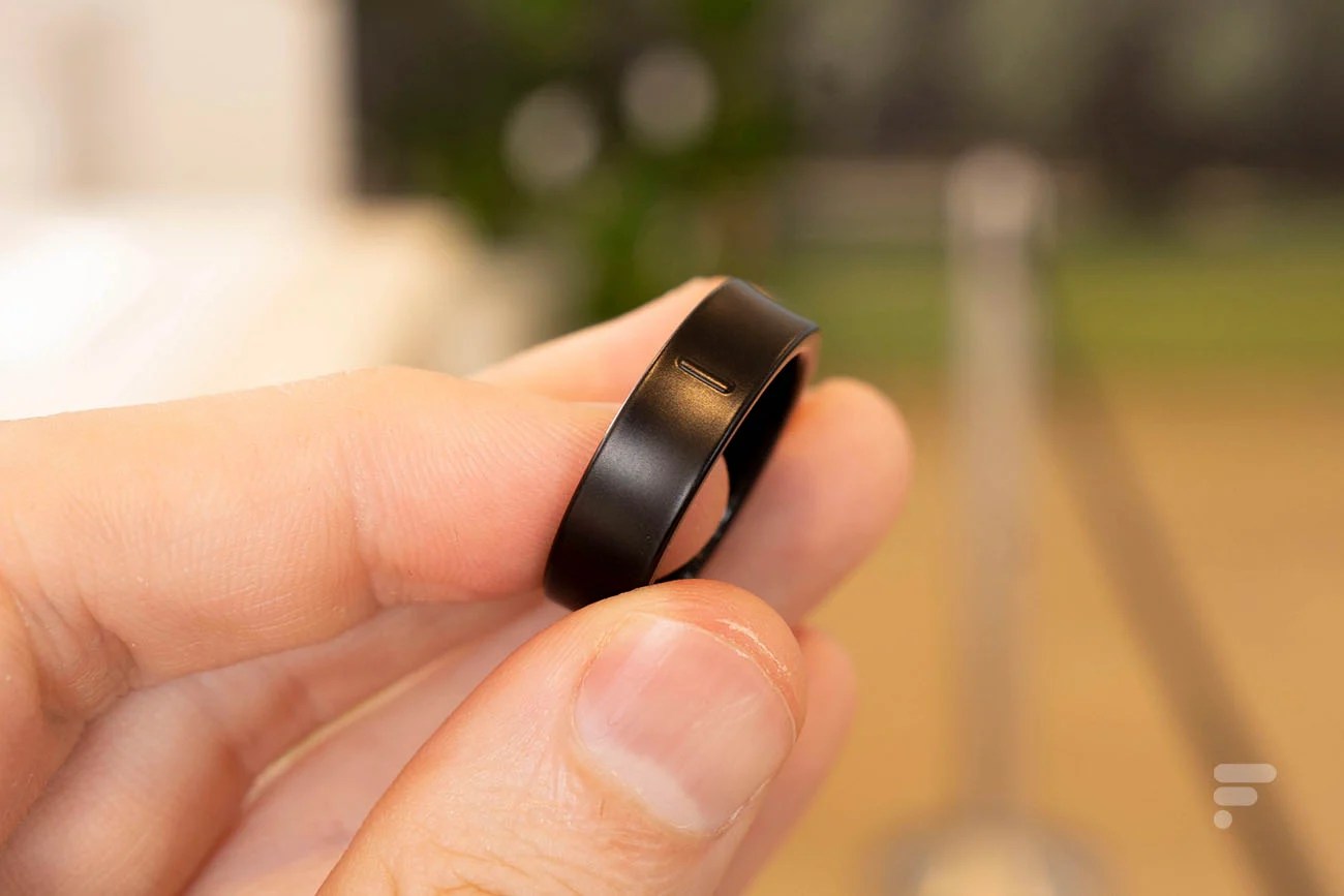 Le Samsung Galaxy Ring en version noir mat // Source : Geoffroy Husson - Frandroid