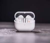 Samsung Galaxy Buds 3 Pro // Source : Chloé Pertuis - Frandroid Samsung Galaxy Buds 3 Pro // Source : Chloé Pertuis - Frandroid