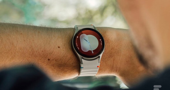 La Samsung Galaxy Watch 7 en version 40 mm // Source : Robin Wycke - Frandroid