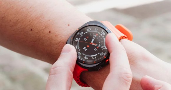 La Samsung Galaxy Watch Ultra // Source : Robin Wycke - Frandroid