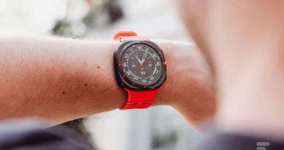 La Samsung Galaxy Watch Ultra // Source : Robin Wycke - Frandroid