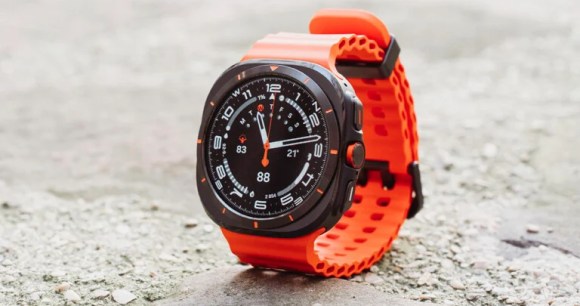 La Samsung Galaxy Watch Ultra // Source : Robin Wycke - Frandroid
