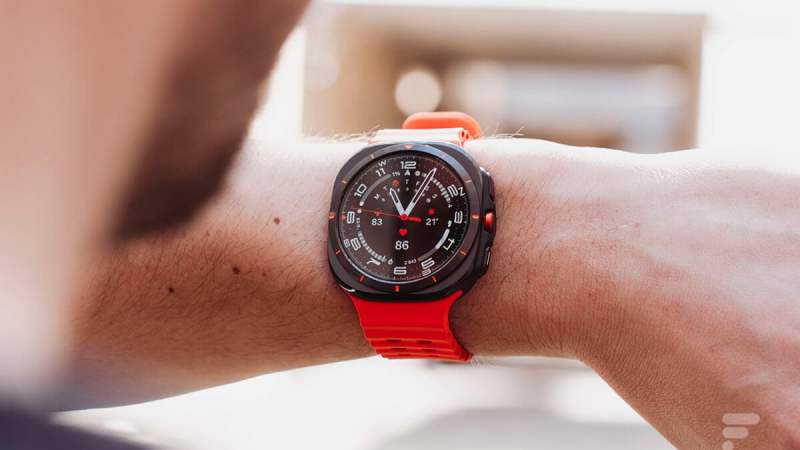 En attendant l&rsquo;arrivée de la Samsung Galaxy Watch Ultra 2, le premier modèle perd plus de la moitié de son prix