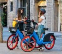 Des vélos électriques en libre-service Dott à Paris. // Source : Dott