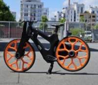 Plus de matériaux recyclés, et une version électrique, ce vélo en plastrique a-t-il de l'avenir ? // Source : M. Lauraux pour Frandroid