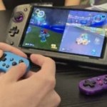 On a joué à la Nintendo Switch avec cette mini-manette plus petite qu’une CB