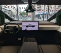 On est monté à bord du Tesla Cybertruck : la voiture électrique de tous les superlatifs