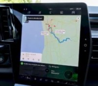 Google Maps perd une fonctionnalité pratique en voiture mais illégale en France