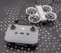 Le DJI Neo et la télécommande optionnelle RCN3 Le DJI Neo et la télécommande optionnelle RCN3