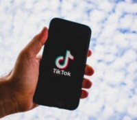 TikTok va devenir une vraie appli de messagerie avec l’ajout des DM de groupe