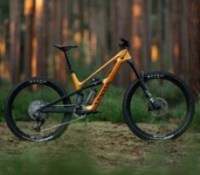 Canyon lance un nouveau VTT électrique hyper léger et idéal pour les mordus de tout-terrain