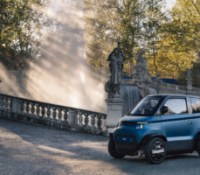 180 km d’autonomie et 90 km/h avec un simple permis 125 : cette voiture électrique veut concurrencer la Citroën Ami