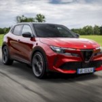 On a testé le nouvel Alfa Romeo Junior : un Peugeot e-2008 compacte et ultra performant