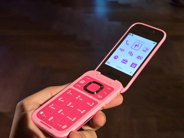 HMD Barbie // Source : Frandroid