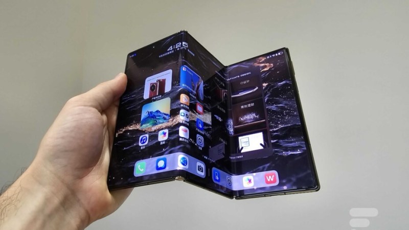 Samsung prépare un smartphone qui se plie en trois et que personne ou presque ne pourra acheter