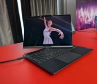 Un écran qui vous suit n’importe où : ce PC portable intègre une surprenante charnière motorisée