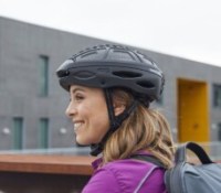 Pliable et très sûr, ce casque vélo est très pratique à transporter