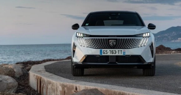 Jusqu’à 700 km d’autonomie : les Peugeot 3008 et 5008 électriques s’améliorent sur long trajet avec plusieurs améliorations