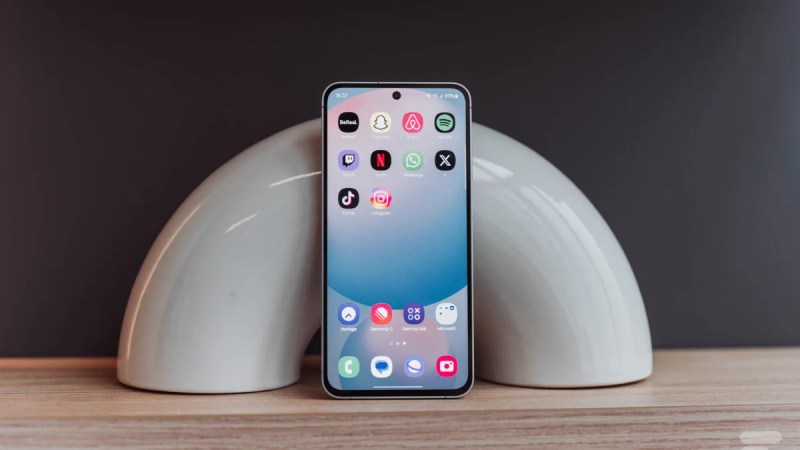 Galaxy S24 FE&nbsp;: cette version spéciale du smartphone de Samsung est presque à moitié prix